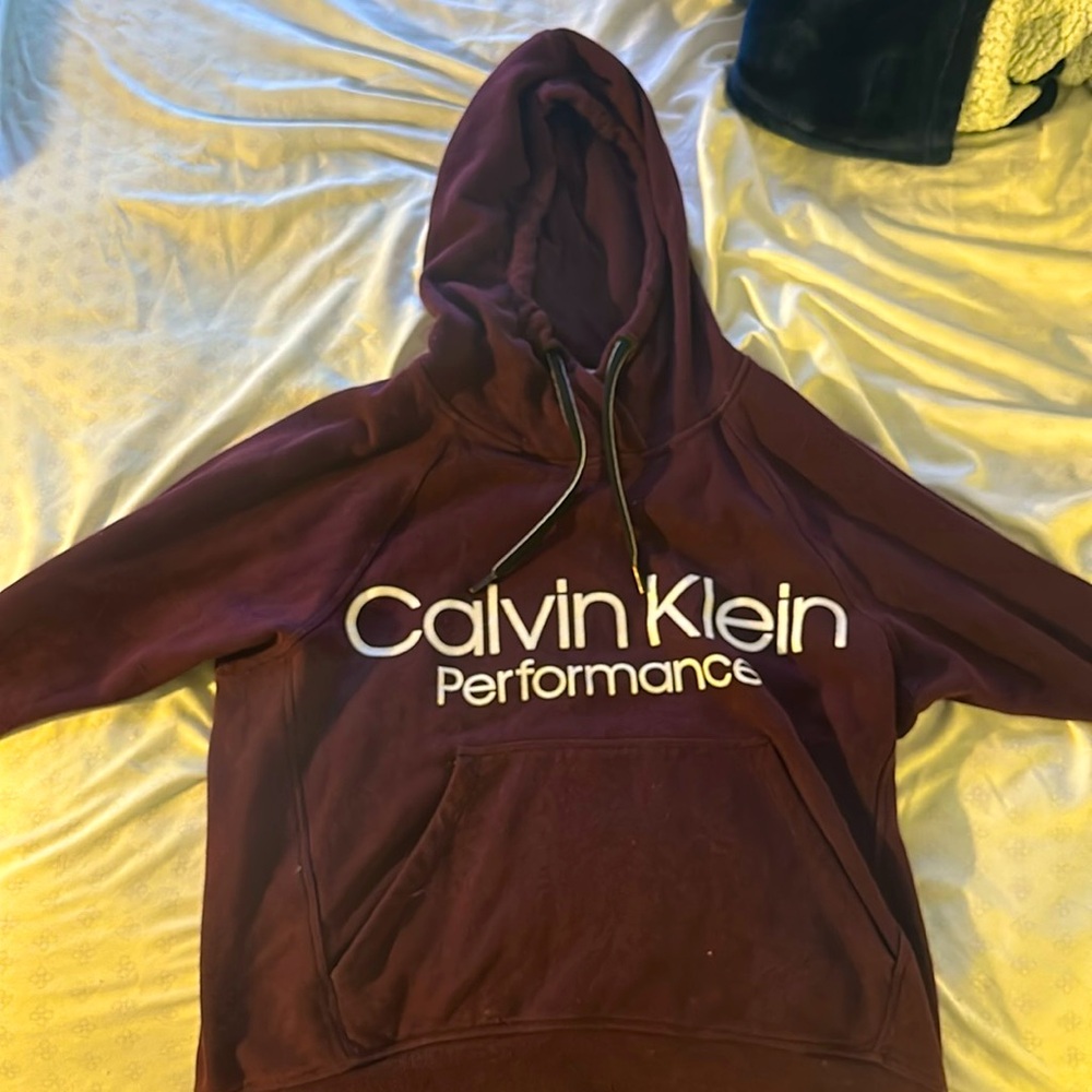 burgundy calvin klein performance hoodied sweatshirt, size XS